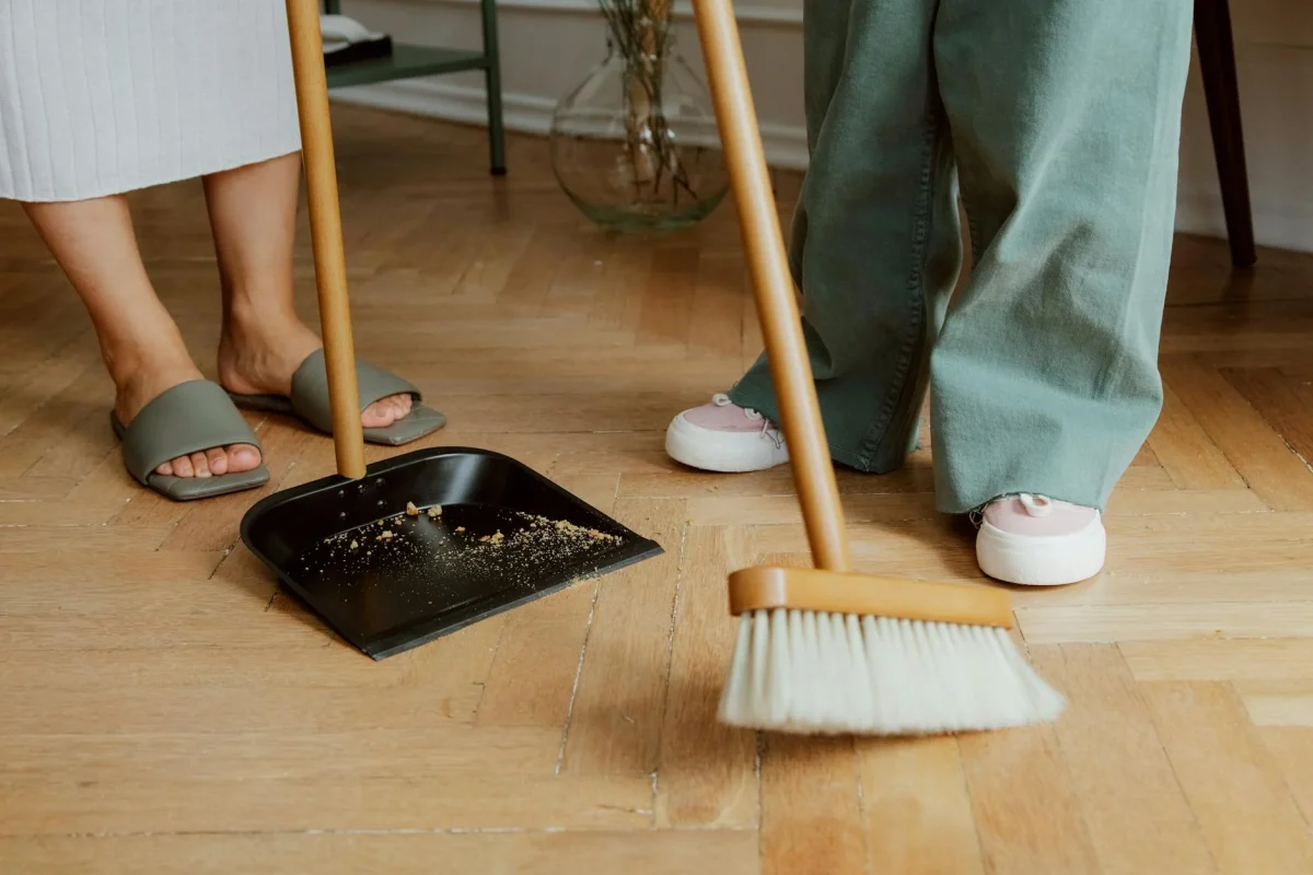 Foto oleh Ron Lach di Pexels Floor Cleaning Interior Home
