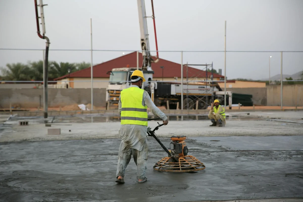 Foto oleh Muaiad Elameen di Pexels Floor Construction Rubber Pads