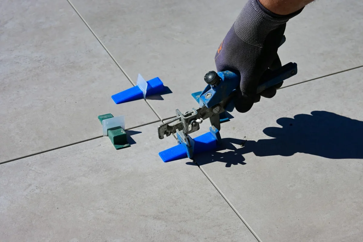 Toko Parket Lapangan Basket Bali Terbaik 2026 4 Floor Installation Carpenter Tools