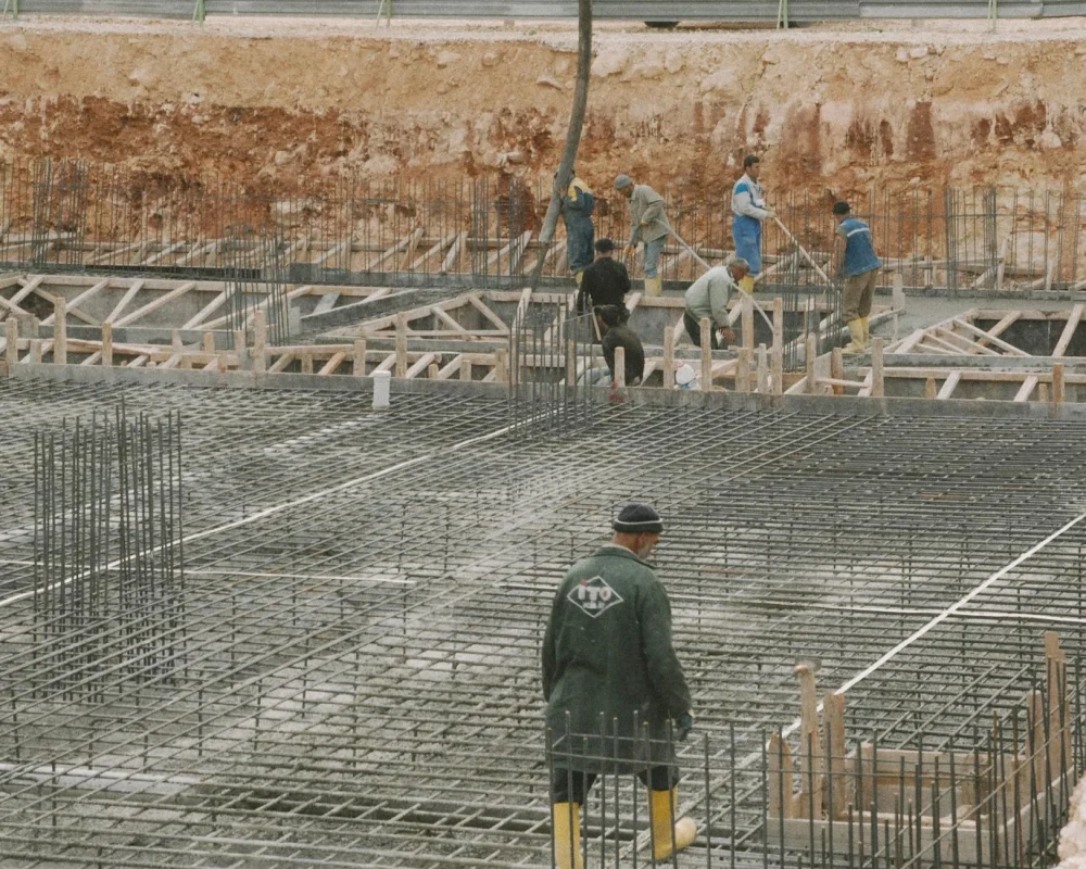 Apakah Lantai Parket Kayu Bisa Memuai? Ini Jawabannya 5 Floor Installation Construction Site