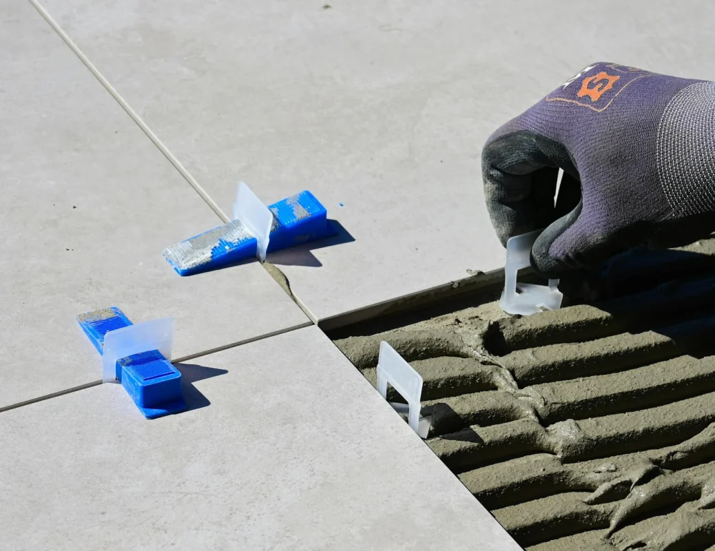 Kelebihan Kayu Merbau untuk Lantai: Mewah & Awet 2026 4 Floor Installation Construction Site Floor Measurement