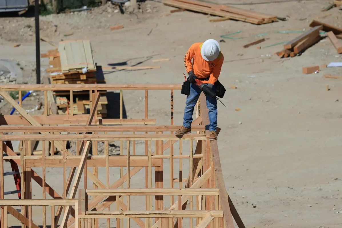 Foto oleh David Brown di Pexels Floor Joist Construction Site
