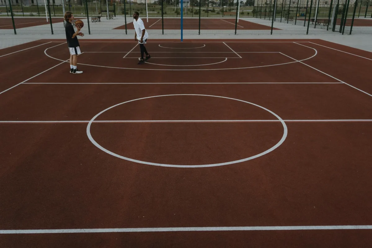 Lantai Basket Kayu vs Interlocking: Mana yang Terbaik? 2026 4 Floor Maintenance Cleaning Basketball Court