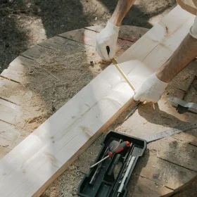 Perbedaan Parket dan Flooring Kayu: Panduan Lengkap 2026 8 Floor Measurement Carpenter Tools