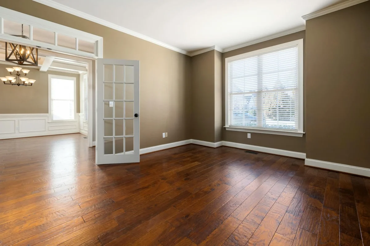 Foto oleh Curtis Adams di Pexels Floor Molding Wooden Skirting
