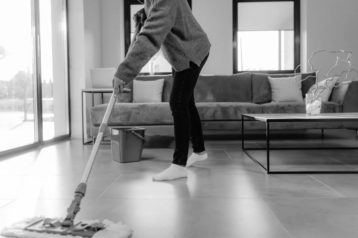 Apa Itu Lantai Parket Kayu Sonokeling? Keunggulan & Jasa Pasang 6 Floor Mopping Clean House