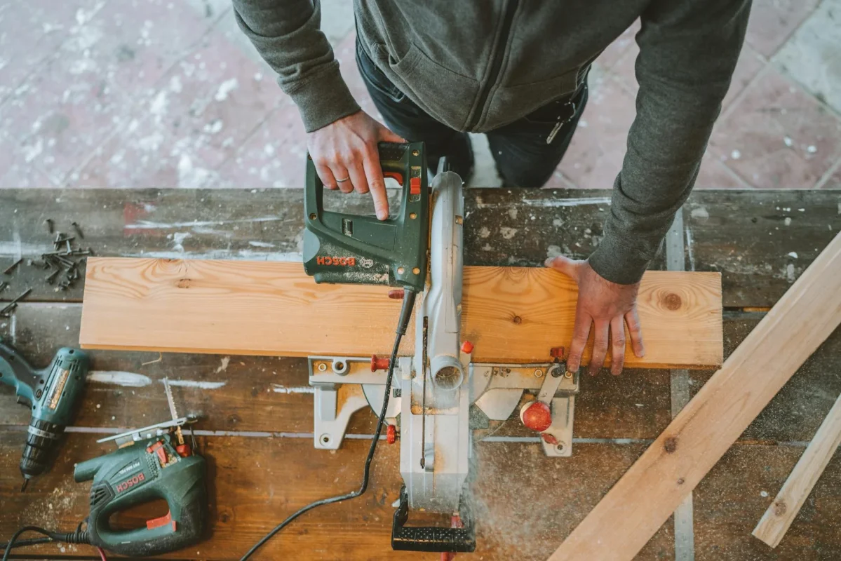 Foto oleh Anastasia Shuraeva di Pexels Floor Repair Wood Maintenance