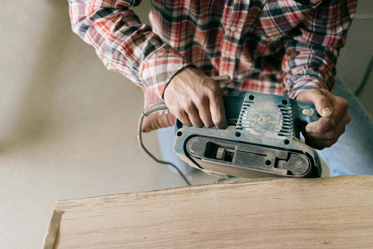 Foto oleh Ivan S di Pexels Floor Sander Worker