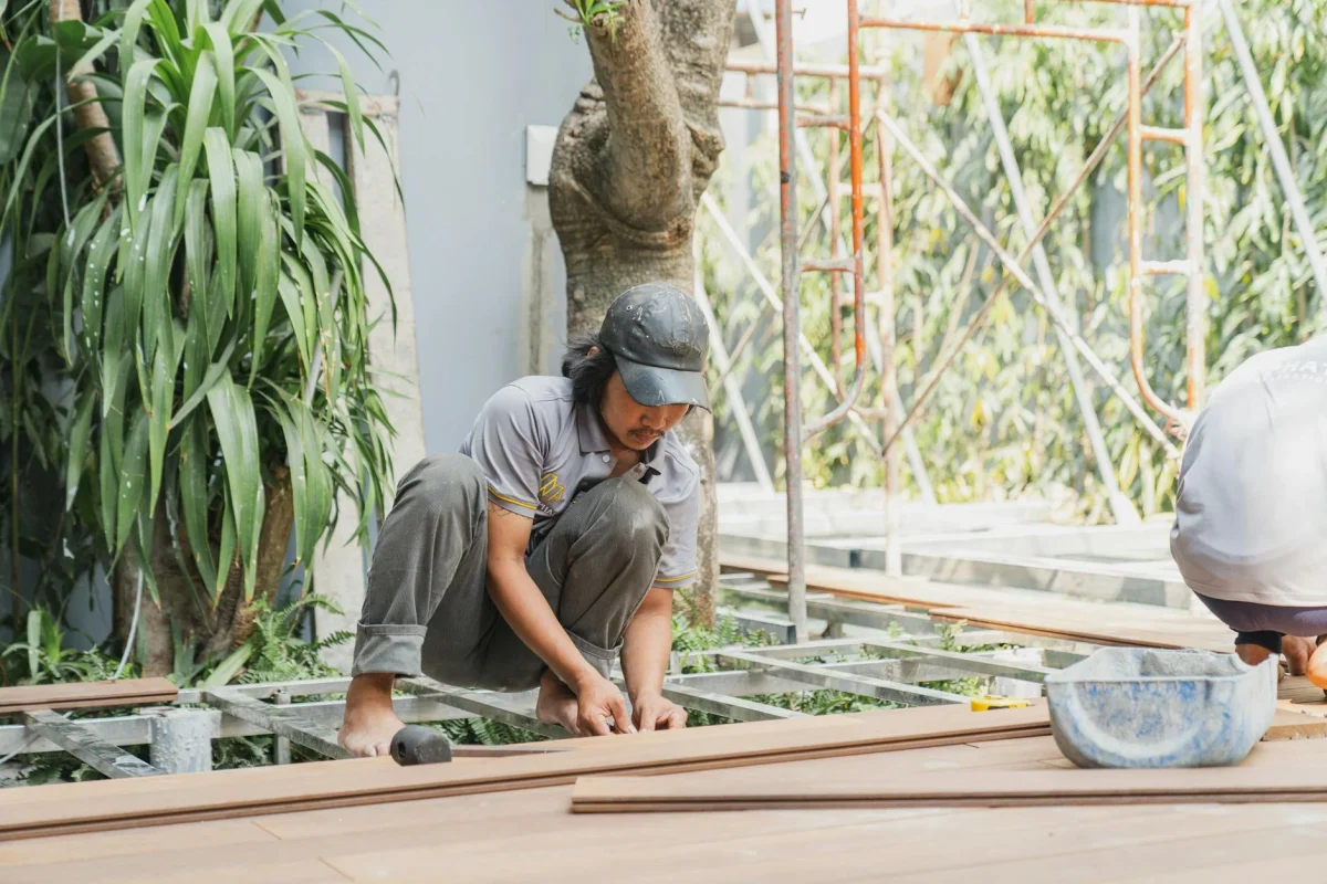 Flooring Installation Carpenter Working