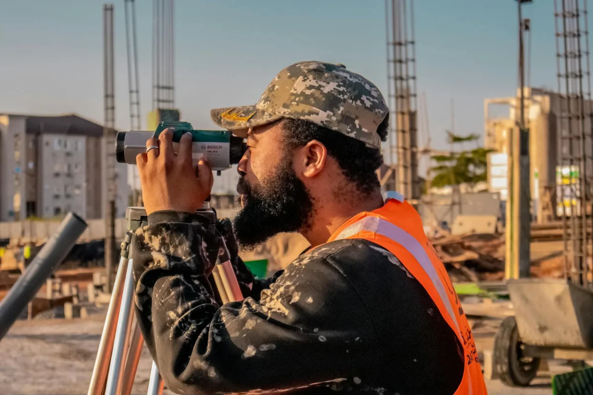 Lantai Parket Kayu Tahan Air dan Rayap Terbaik 2026 4 Flooring Survey Moisture Meter Measurement