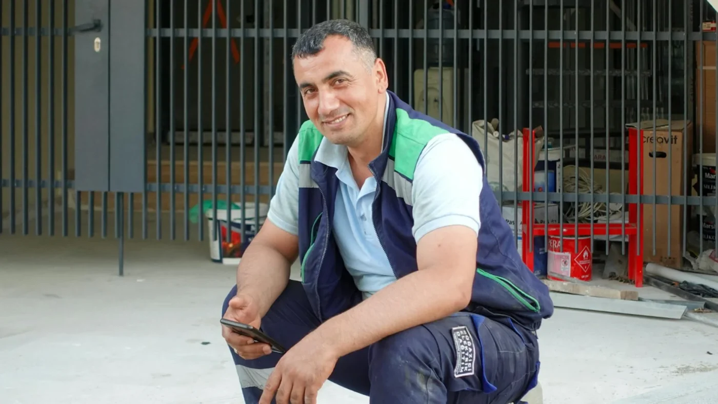 Foto oleh Mahsum Oğrak di Pexels Flooring Tools Professional Contractor
