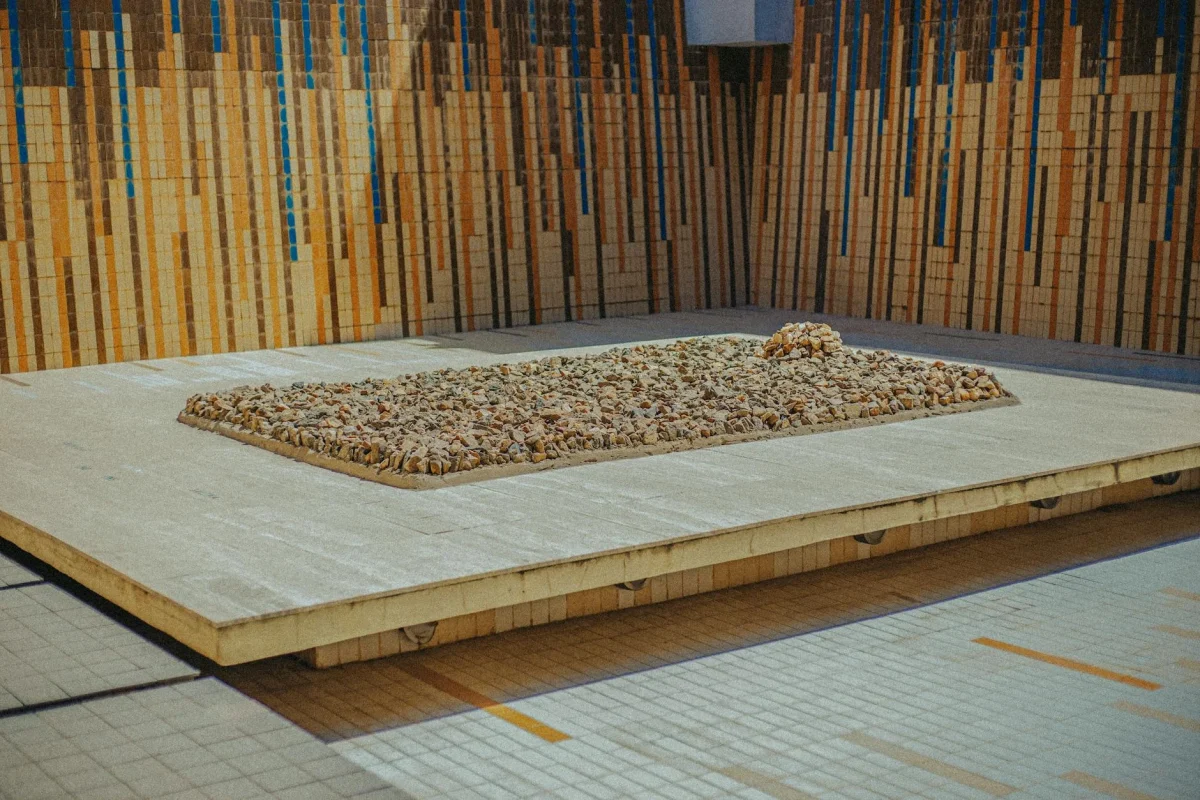Penyebab Lantai Parket Kayu Berbunyi & Solusinya 2026 3 Foam Underlay Floor Installation