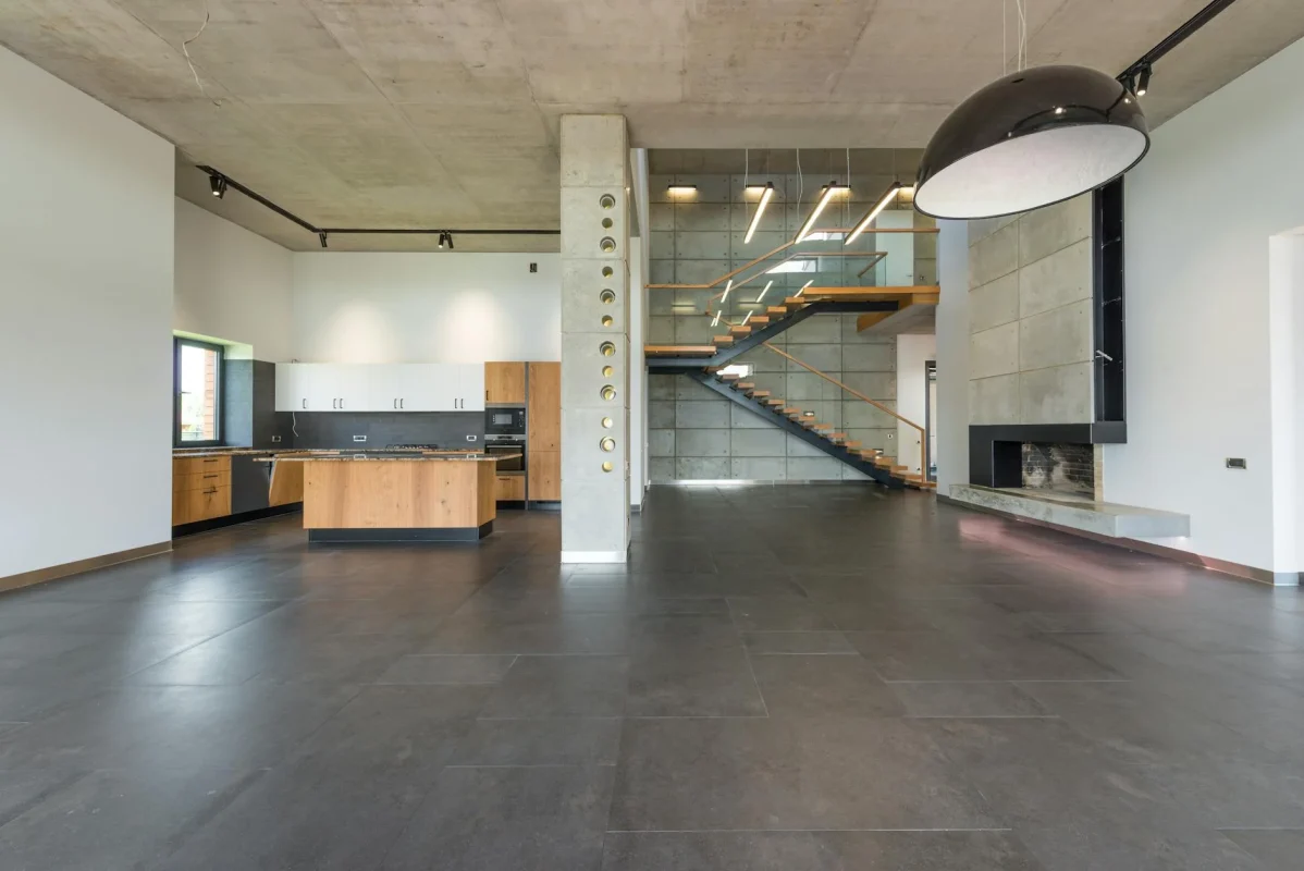 Parket Lantai Kayu vs Ubin Tegel Klasik: Mana Pilihan Anda? 2 Hardwood Floor Cement Tiles