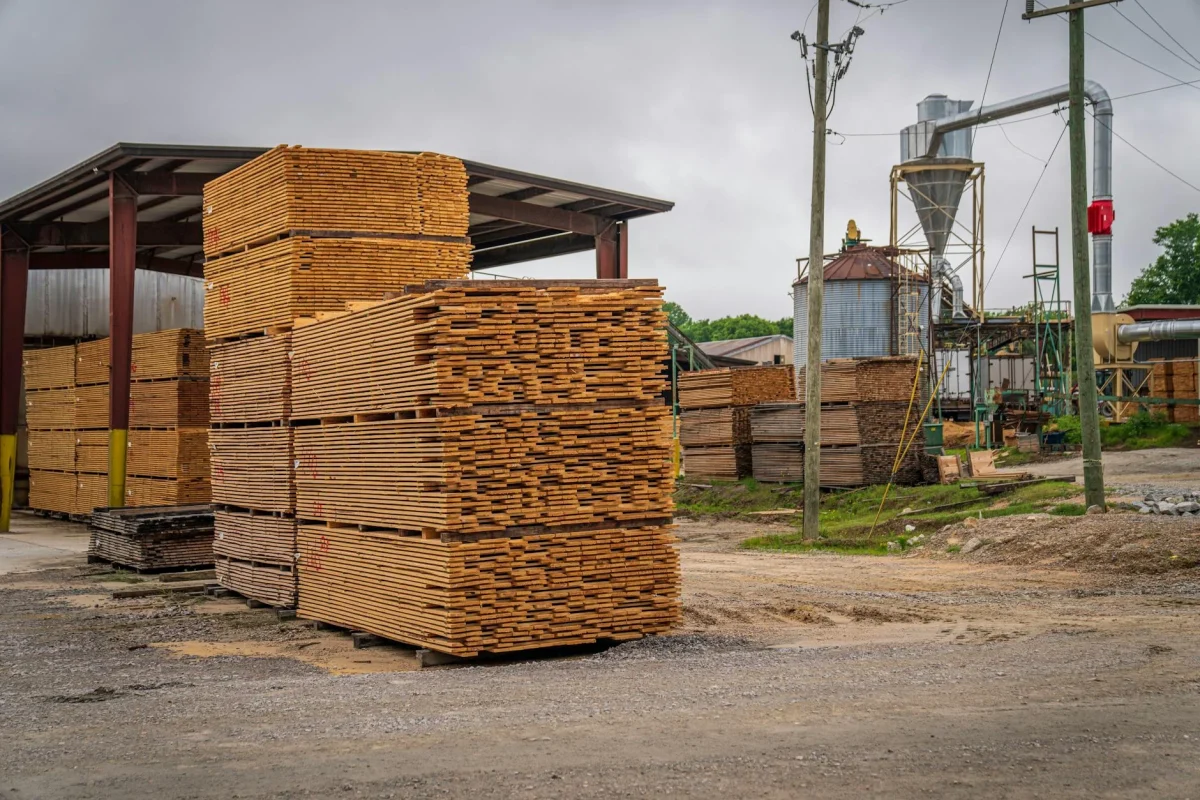 Pabrik Lantai Kayu Basket Terbaik & Jasa Pasang 2026 2 Hardwood Floor Factory Wood Planks Quality Control