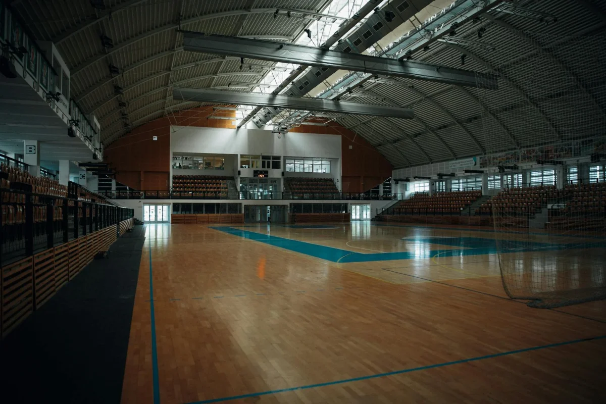 Harga Lantai Parket Basket Jogja 2026 | Jasa Pasang Ahli 3 Hardwood Samples Indoor Stadium