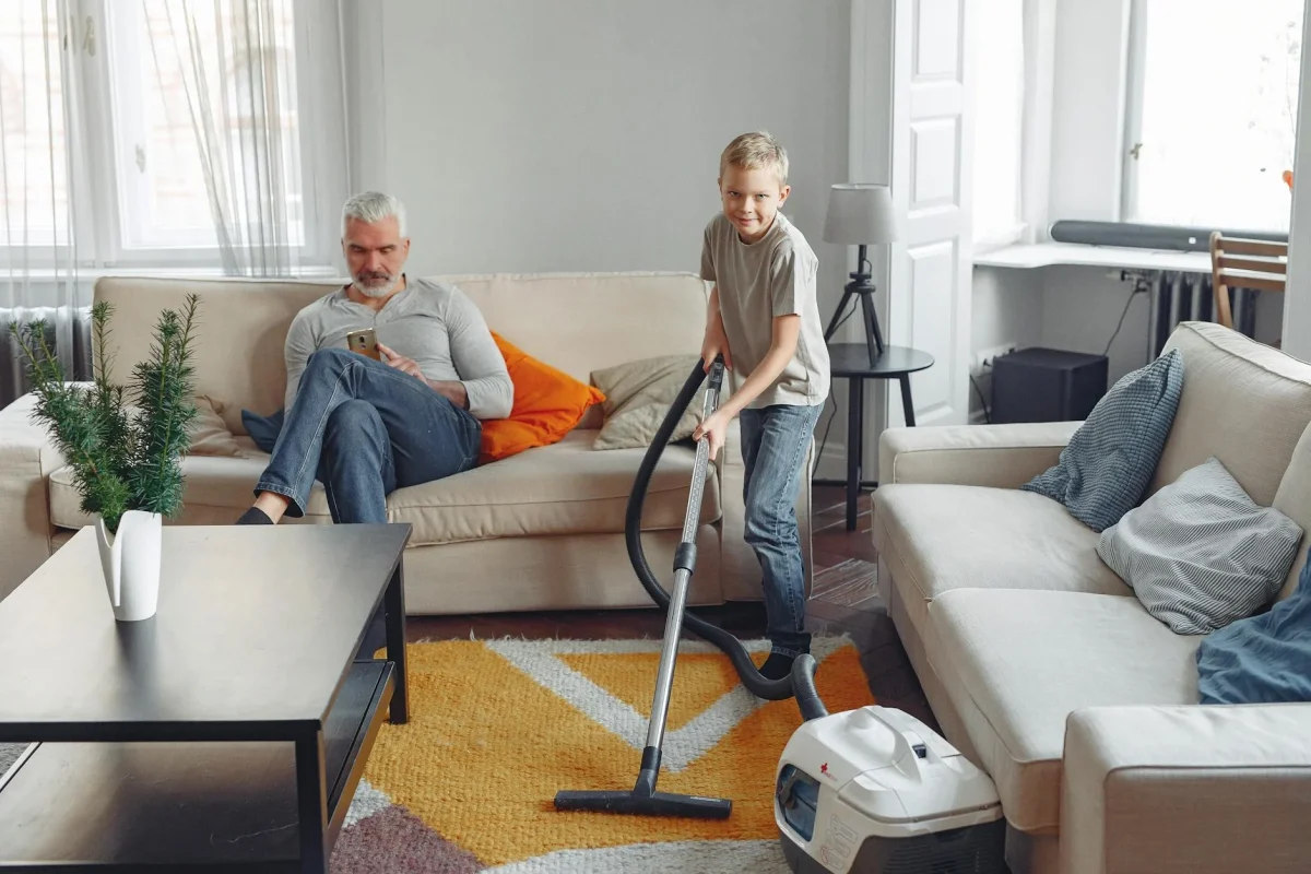 Foto oleh Gustavo Fring di Pexels Healthy Family Clean Living Room
