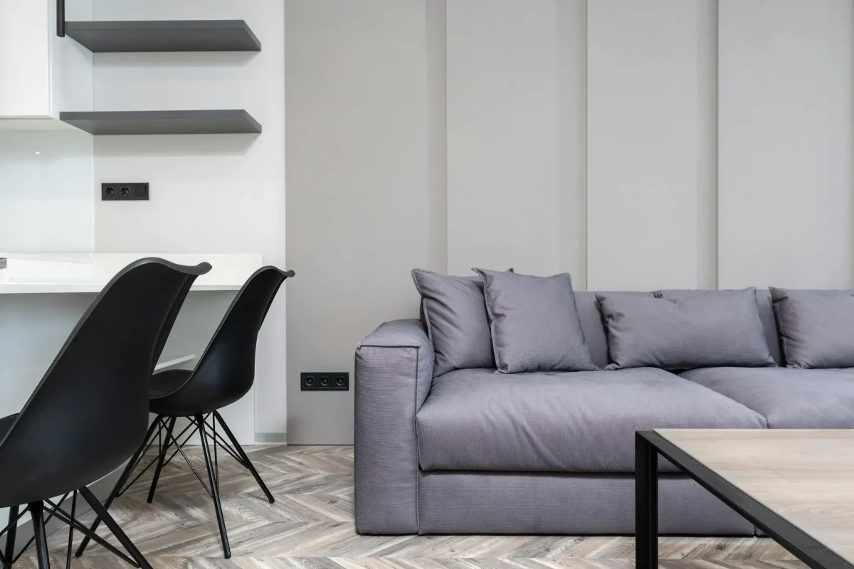 Dekorasi Dinding Parket Kayu: Tren Elegan 2026 5 Herringbone Pattern Interior Design