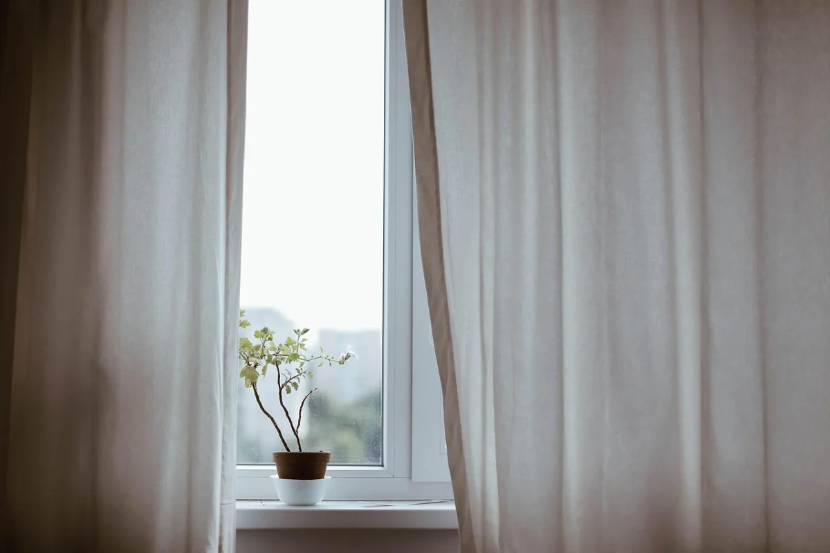 Cara Menghilangkan Bau Lem Lantai Parket Kayu Baru 2026 2 Indoor Air Quality Healthy Home Window Open