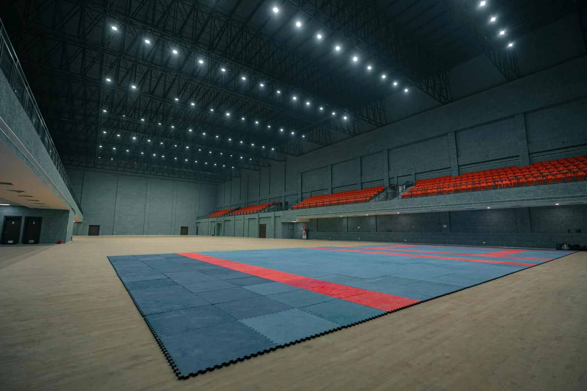 Jasa Pasang Lantai Kayu Lapangan Voli Indoor Madiun