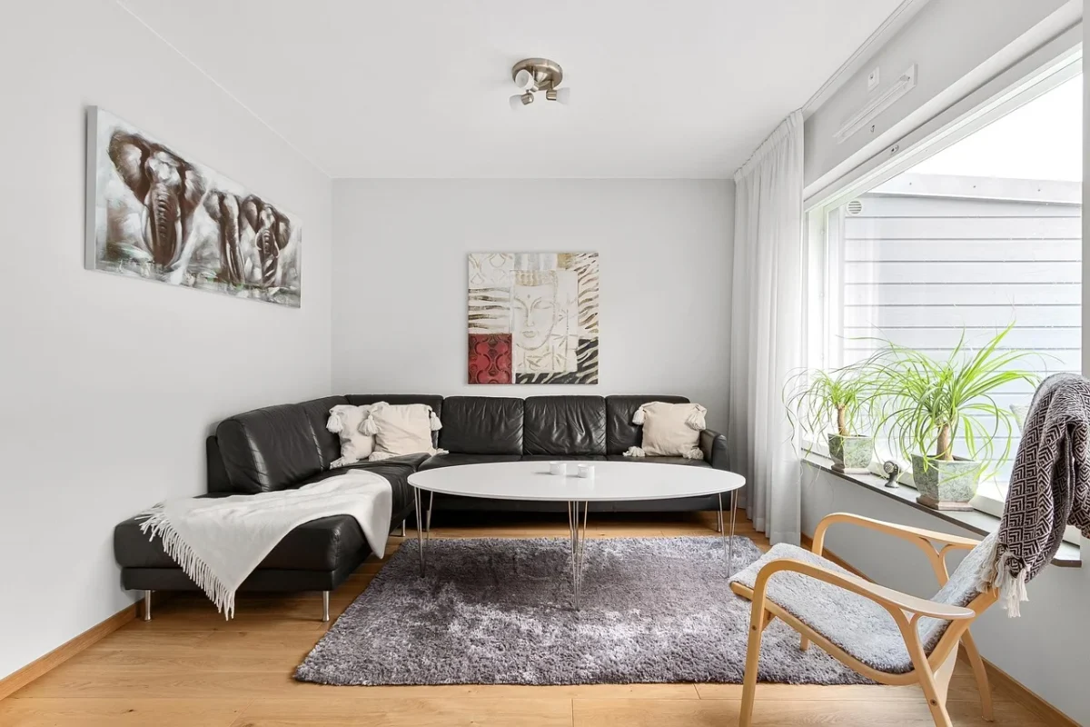Lantai Parket Kayu Jati vs Merbau: Mana yang Terbaik? 2026 4 Interior Design Luxury Living Room
