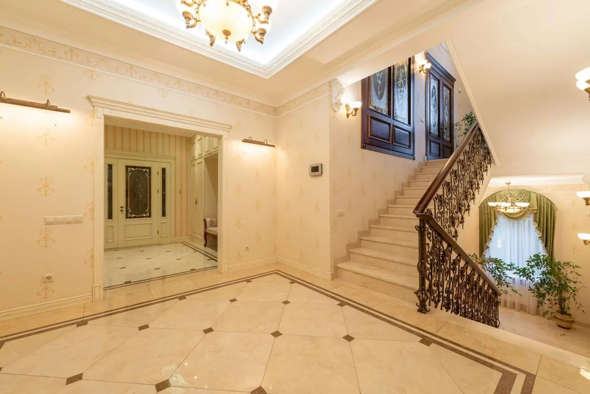 Foto oleh Max Vakhtbovych di Pexels Investment Luxury Interior