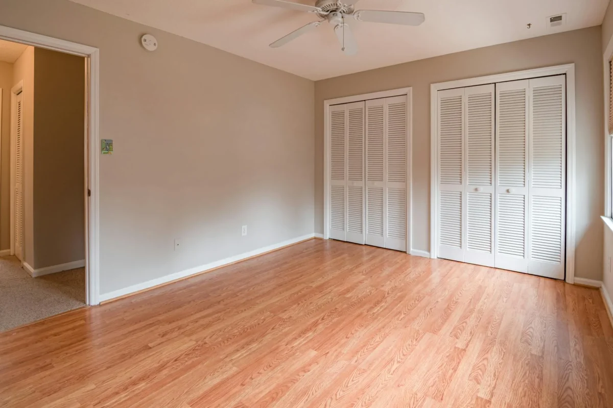 Alternatif Lantai Kayu Paling Murah & Berkualitas 2026 4 Laminate Flooring Home Renovation