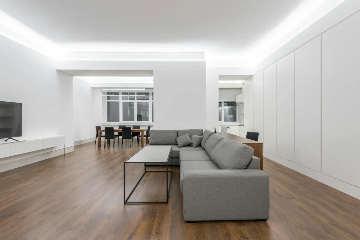 Foto oleh Max Vakhtbovych di Pexels Laminate Flooring Modern Living Room Home Renovation