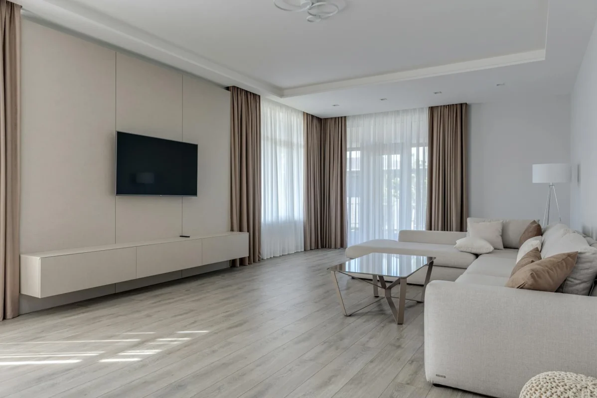Foto oleh Max Vakhtbovych di Pexels Light Parquet Modern Living Room