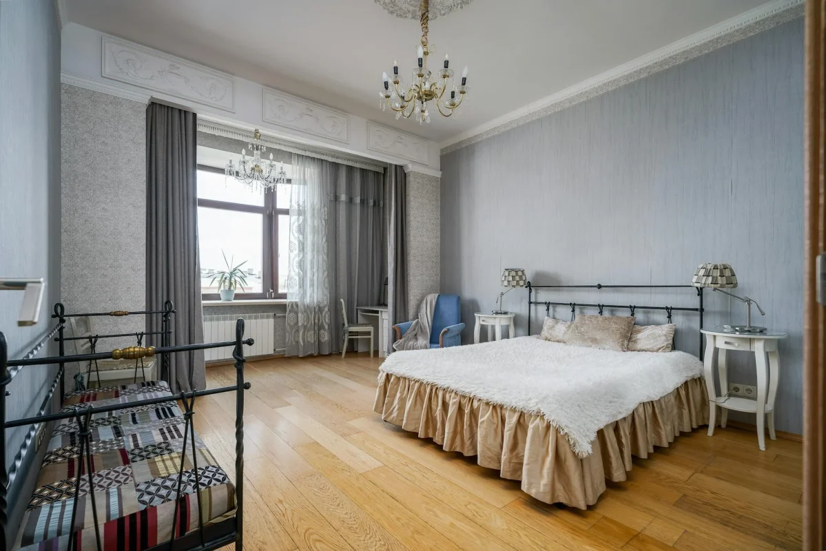 Jasa Pasang Lantai Kayu Warna Putih Profesional 2026 6 Living Room Bedroom Interior