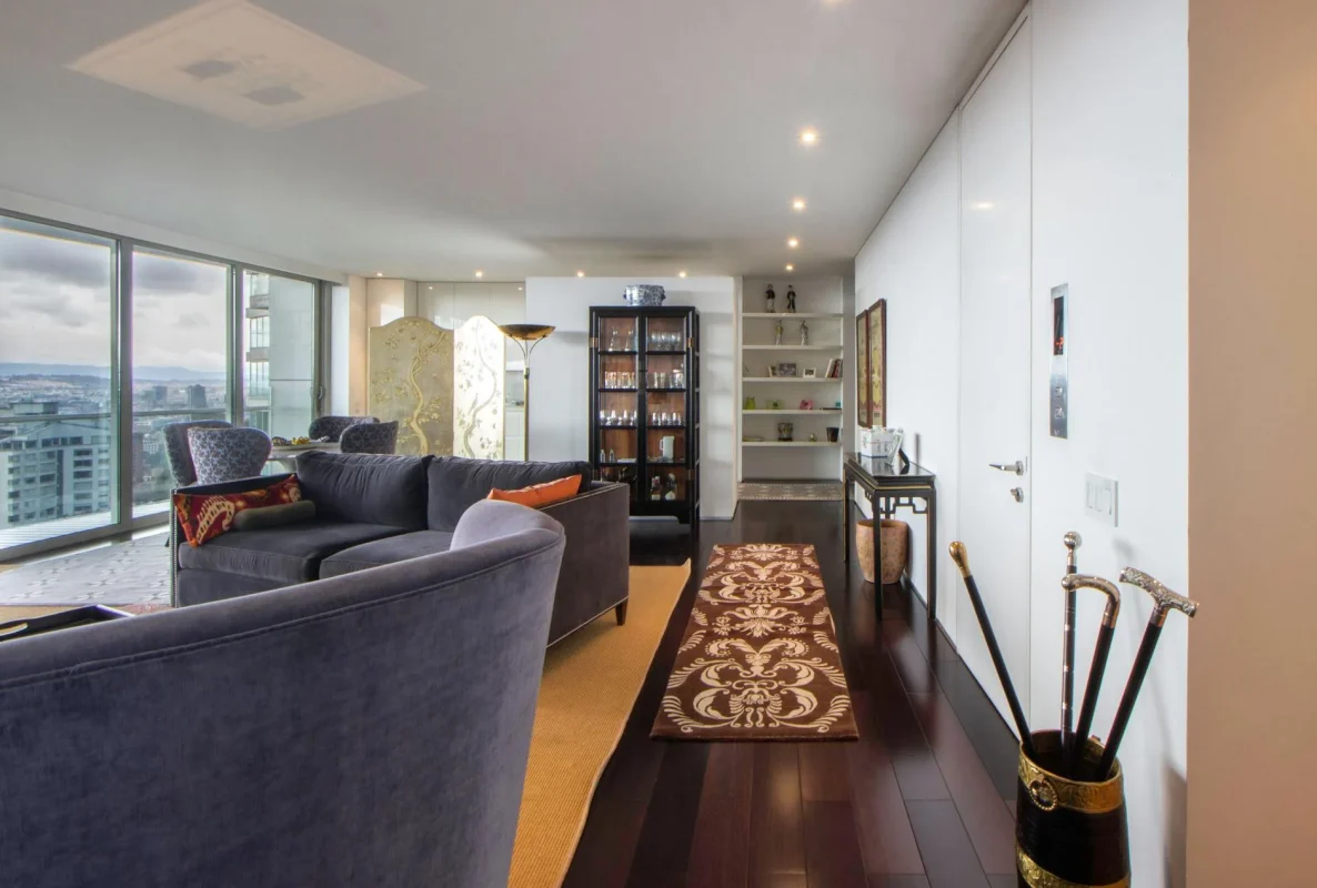 Foto oleh Gustavo Galeano Maz di Pexels Luxury Apartment Interior Wooden Floor