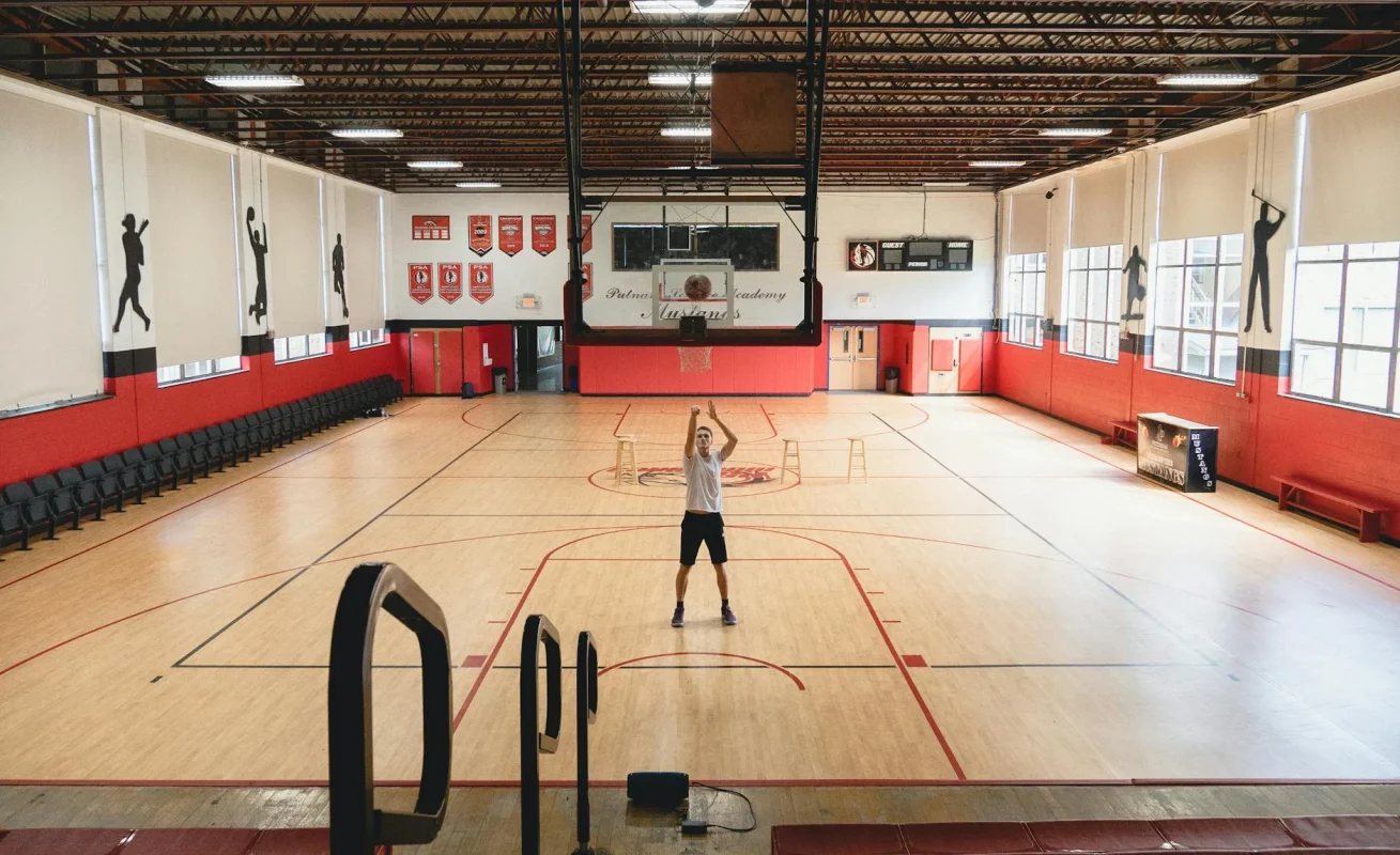 Kelebihan Lantai Kayu untuk Basket & Jasa Pasang 2026 3 Luxury Basketball Court Indoor Gym