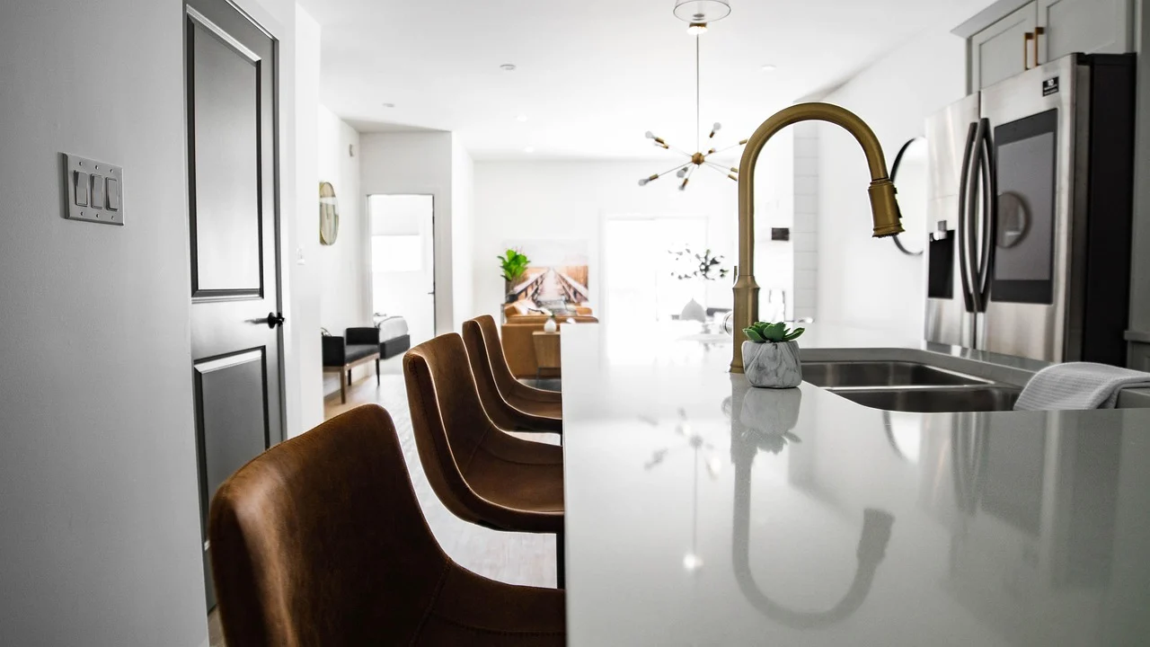 Apakah Suntik Anti Rayap Efektif untuk Parket? 2026 8 Luxury Home Interior Design