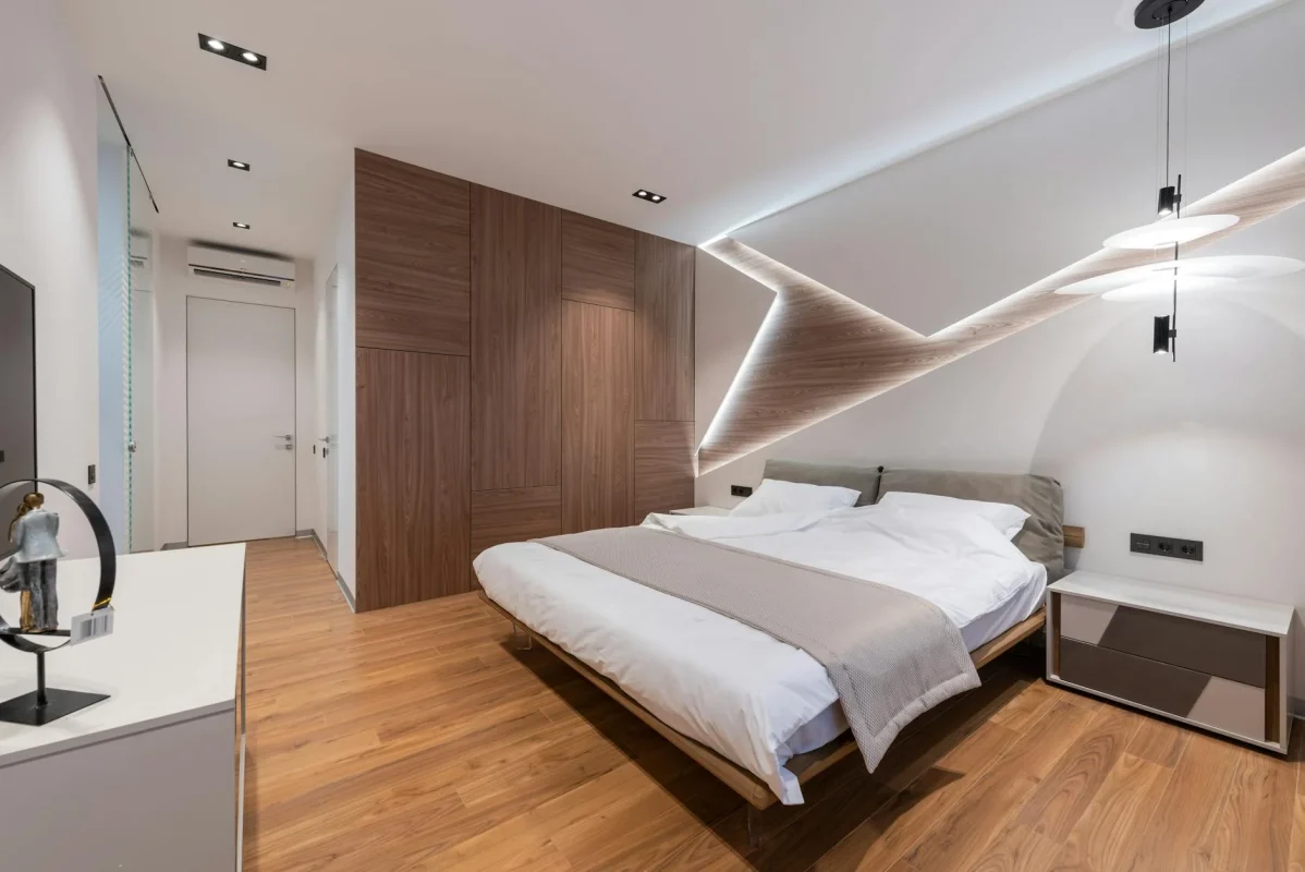 Lantai Parket Kayu Hotel Bintang 5: Standar & Jasa Pasang 1 Luxury Hotel Room Wood Flooring
