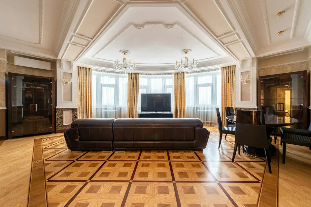 Perbedaan Lantai Parket Kayu Solid dan Engineering 2026 4 Luxury Interior Home Value Wooden Room