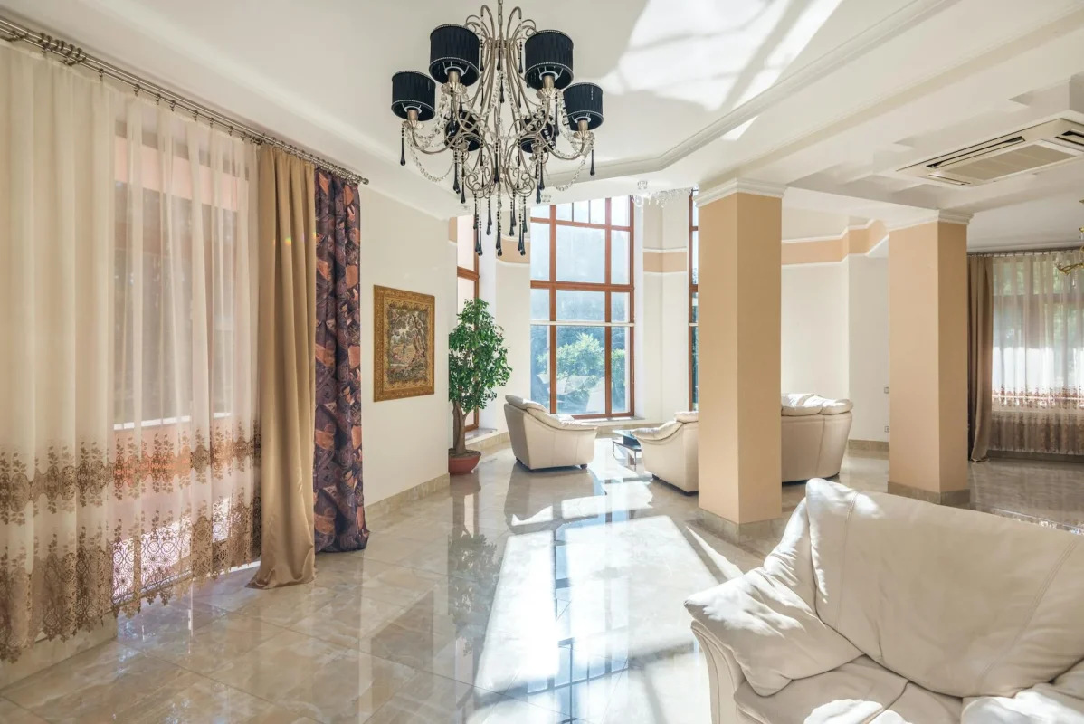 Foto oleh Max Vakhtbovych di Pexels Luxury Interior Money Growth