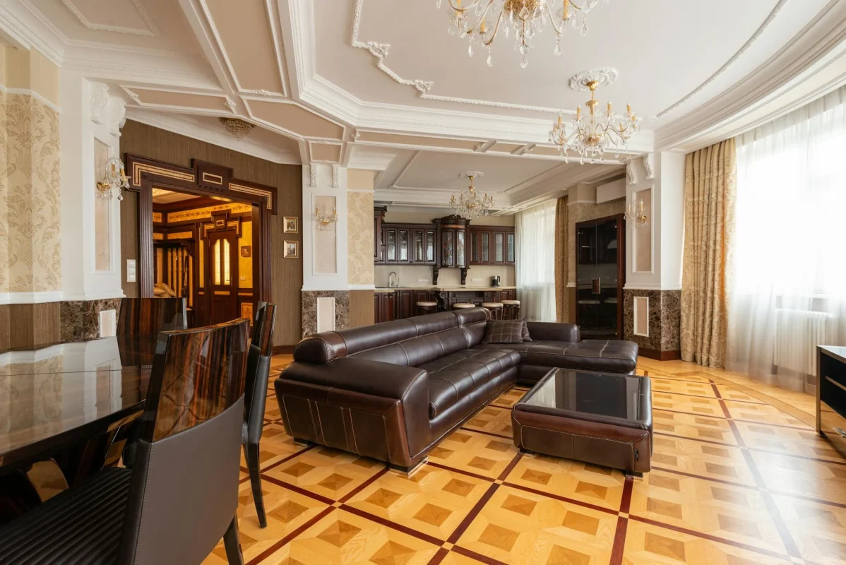 Apa Kelebihan Parket Kayu Jati? Simak Keunggulannya di Sini 2 Luxury Interior Wooden Floor
