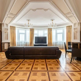 Sejarah Penggunaan Lantai Parket & Jasa Pasang 2026 9 Luxury Interior Wooden Parquet