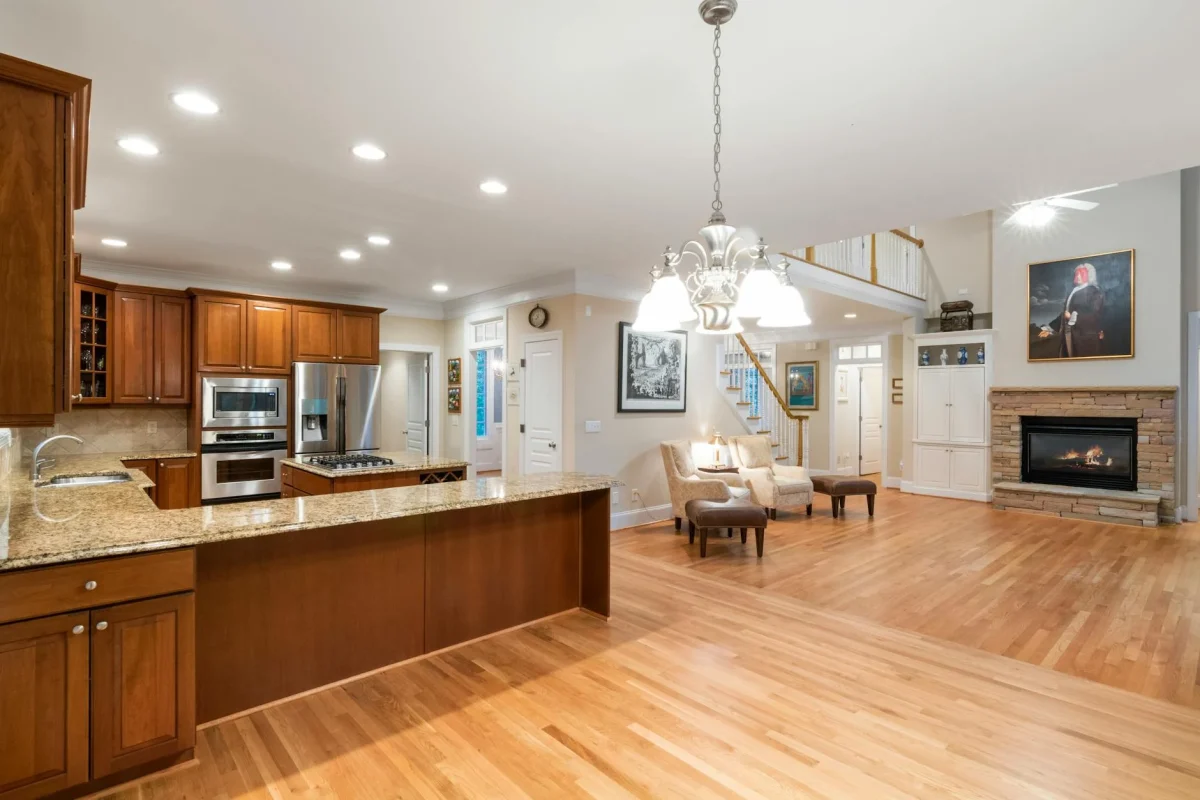 Parket vs Granit: Mana yang Lebih Mewah untuk Rumah Anda? 1 Luxury Living Room Hardwood Floor Granite Tiles