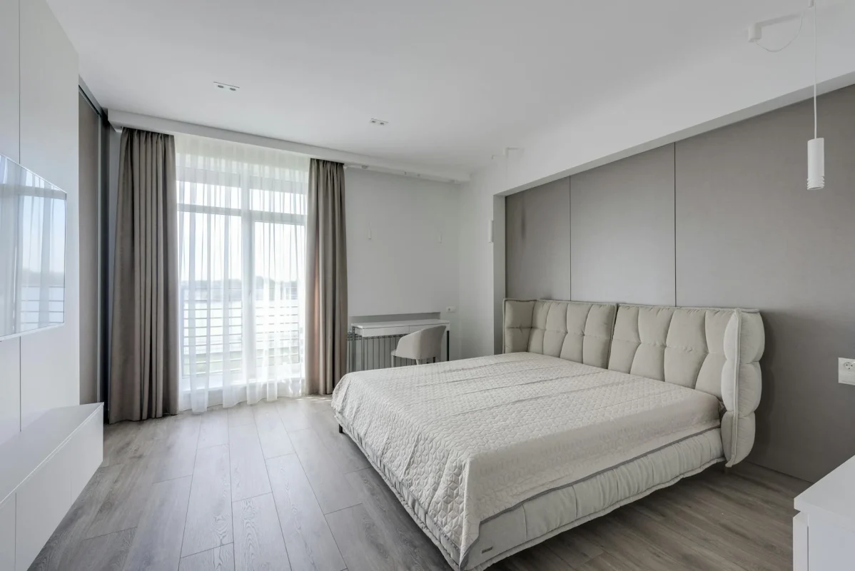 Foto oleh Max Vakhtbovych di Pexels Luxury Vinyl Flooring Spc Flooring