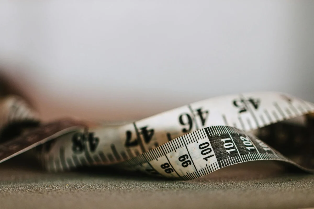 Foto oleh Jerms di Pexels Measuring Tape Hardwood Floor