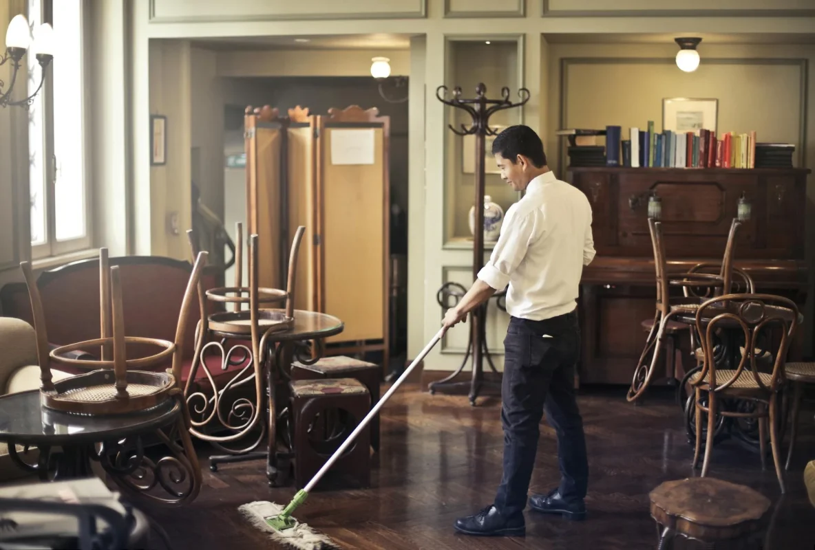 Harga Jasa Refinish Lantai Kayu 2026 - lantaiparket.id 6 Microfiber Mop Furniture Protector