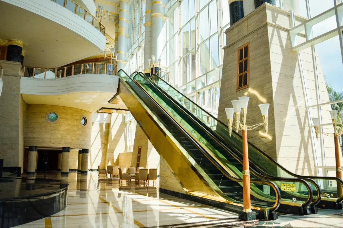 Foto oleh Random Freeloader di Pexels Modern Building Luxury Floor