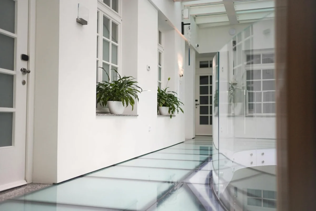 Foto oleh Katrīne Skrebele di Pexels Modern Interior Clean Floor