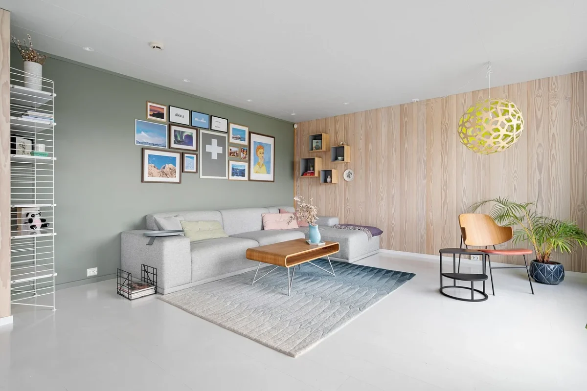 Apa Itu Parket Kayu Hevea? Keunggulan & Jasa Pasang 2026 2 Modern Living Room Wooden Floor