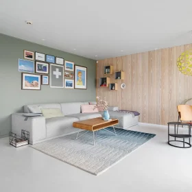 Apa Itu Parket Kayu Hevea? Keunggulan & Jasa Pasang 2026 8 Modern Living Room Wooden Floor