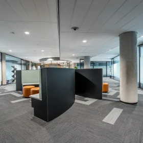 Apa Beda Parket AC3 dan AC4? Panduan Memilih Lantai 2026 9 Modern Office Commercial Interior