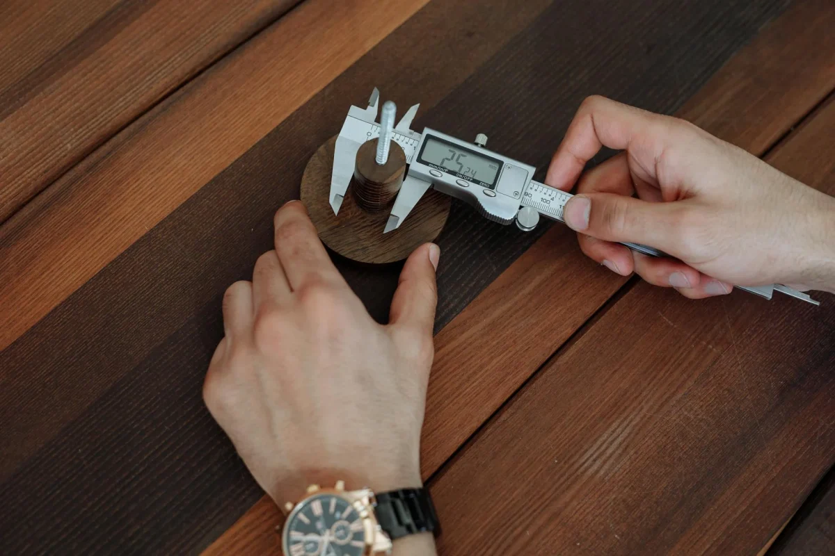 Foto oleh Thirdman di Pexels Moisture Meter Wood Inspection