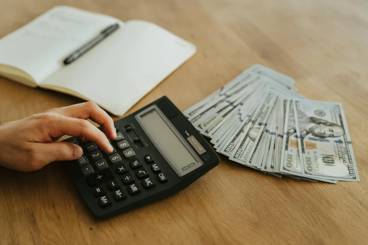 Foto oleh olia danilevich di Pexels Money Budget Calculator