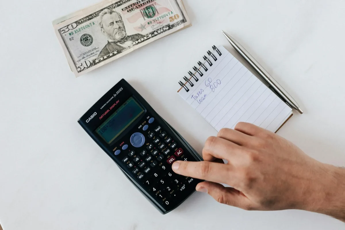 Apa Itu Lantai Parket Kayu Sonokeling? Keunggulan & Jasa Pasang 7 Money Calculation