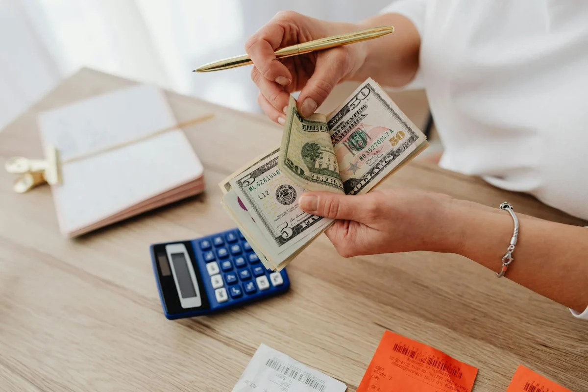Tukang Pasang Lantai Parket Kayu Profesional 2026 8 Money Calculator